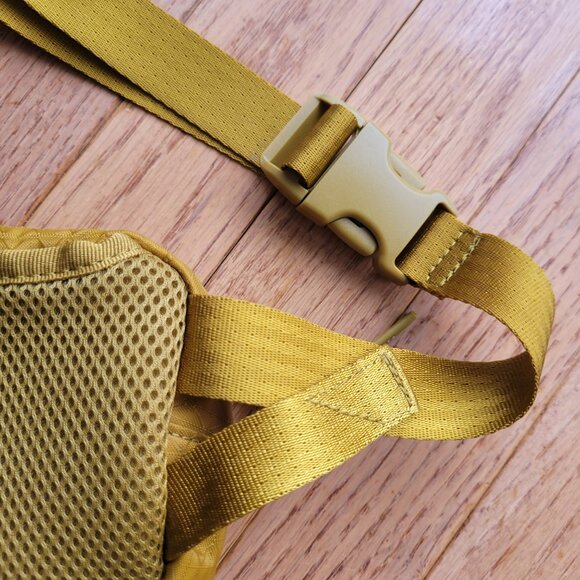 Athleta Excursion Crossbody Belt Bag Gold - Palo Verde - Picture 4 of 14